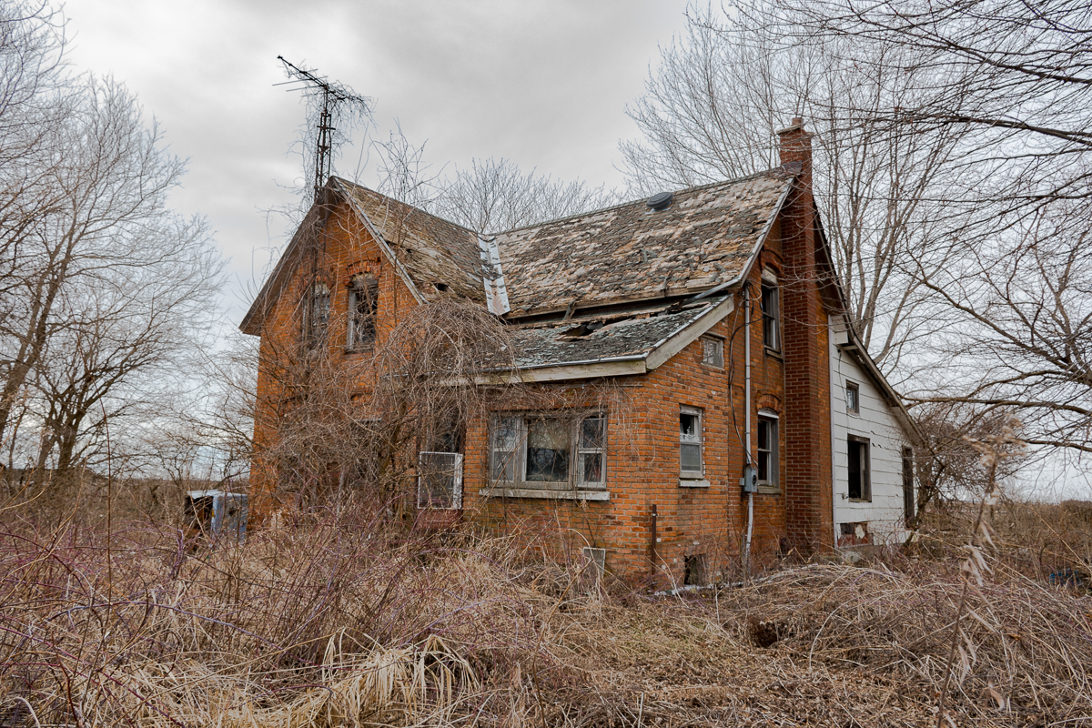 Abandoned House in Essex, Ontario Canada (OC) 1200 × 800 r/AbandonedPorn